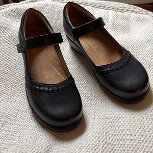 Earth Black Leather Mary Jane Flats